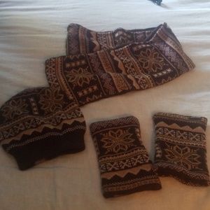 Mukluk beanie Infinity scarf and glove gaunt set